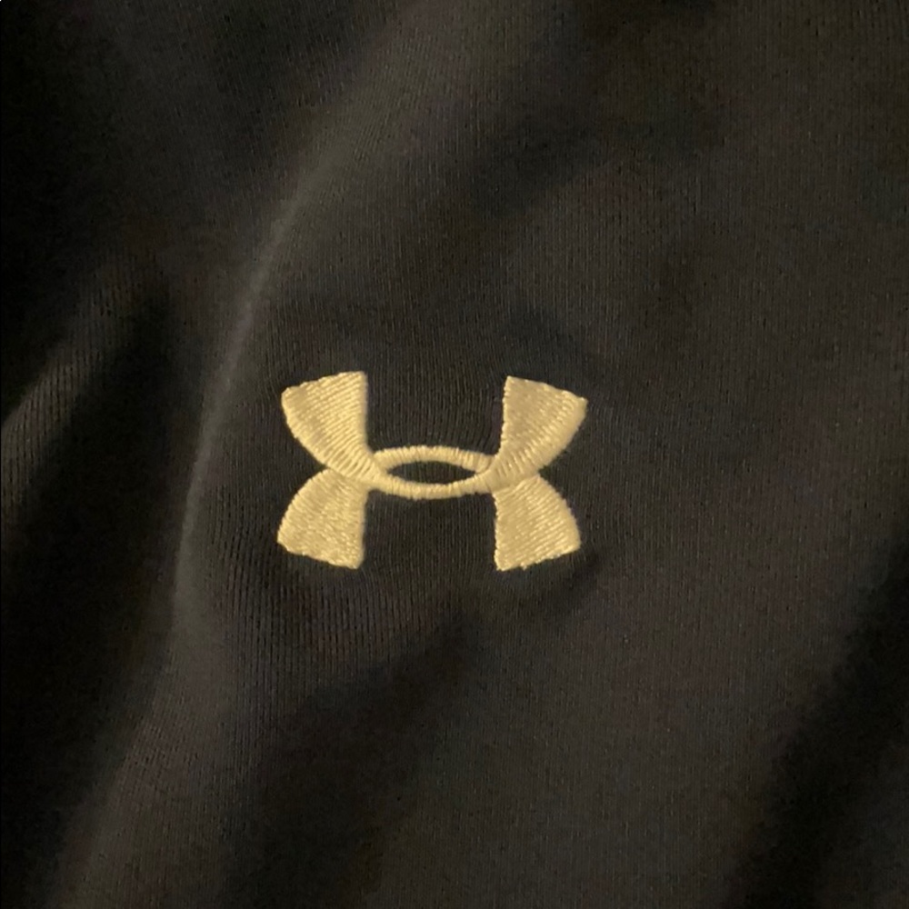 Like new  under armour loose polo - Picture 2 of 6